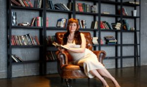 Как поэтесса Махоша оказалась на мусорной свалке?